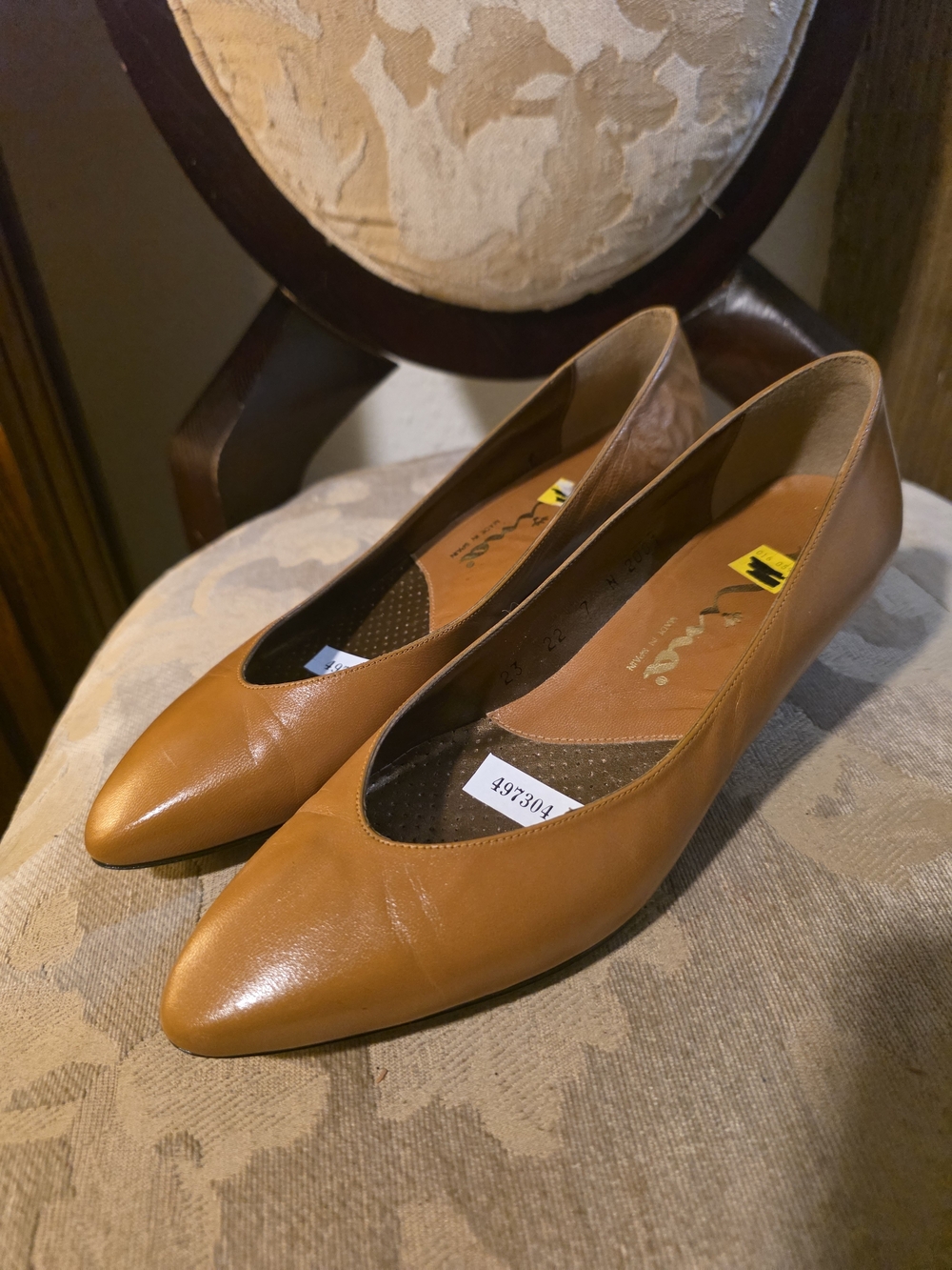 Women’s Pointed Cognac Leather Heels — Classic Slip-On Pumps